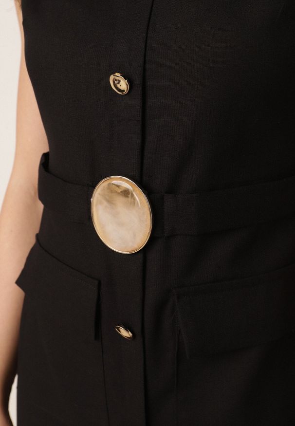 Born2be - Czarna Elegancka Sukienka z Wiskozą i Lnem Zdobiona Paskiem z Aplikacją Pimeine. Okazja: na co dzień, do pracy. Kolor: czarny. Materiał: len, wiskoza. Wzór: aplikacja. Sezon: lato. Typ sukienki: proste. Styl: elegancki