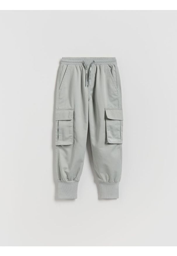 Reserved - Spodnie jogger cargo - jasnoszary. Kolor: szary. Materiał: bawełna, tkanina