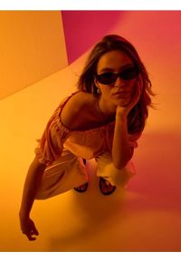 Sinsay - Bluzka hiszpanka z dekoracyjną koronką - różowy. Typ kołnierza: dekolt hiszpanka. Kolor: różowy. Materiał: koronka. Wzór: koronka #1