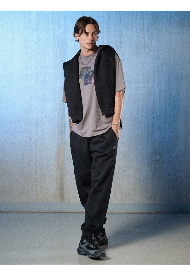 4f - 4F T-shirt loose z nadrukiem męski - szary L. Okazja: na co dzień. Kolor: szary. Materiał: dzianina, bawełna, materiał. Wzór: nadruk. Styl: casual