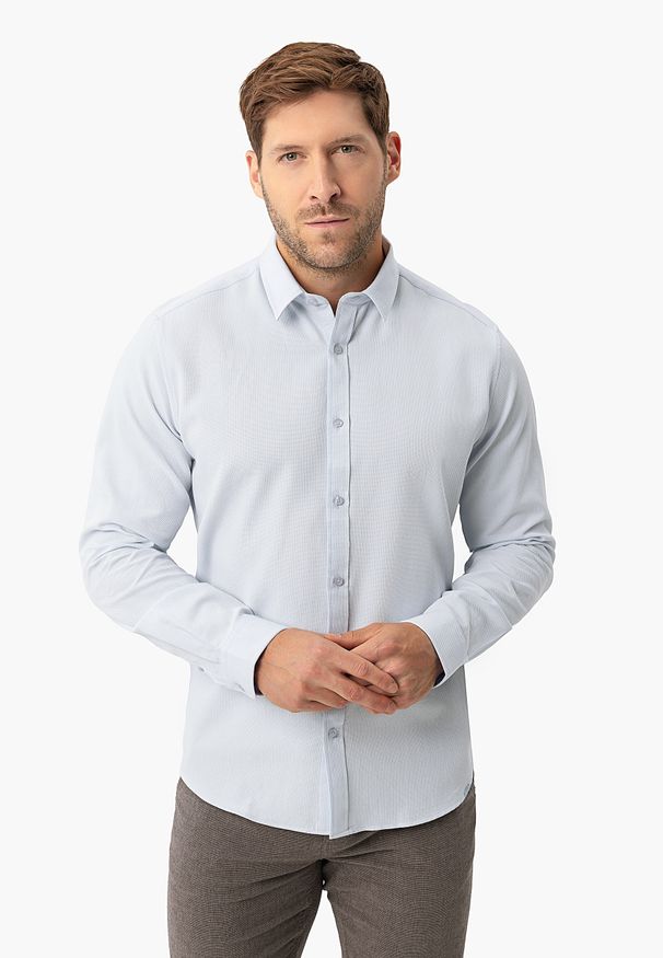 Volcano - Jasnoniebieska koszula, Regular Fit, K-DAVON. Okazja: na co dzień. Kolekcja: plus size. Kolor: niebieski. Materiał: bawełna, materiał. Długość rękawa: długi rękaw. Długość: długie. Styl: casual, klasyczny