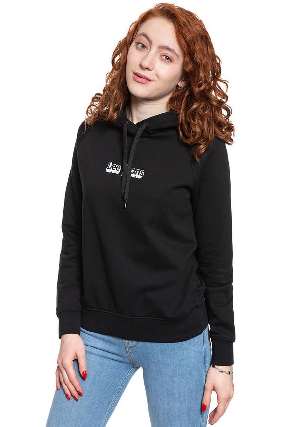 Lee - BLUZA LEE DAMSKA HOODIE BLACK L53WTX01 112112584. Okazja: na co dzień, na uczelnię. Typ kołnierza: kaptur. Materiał: bawełna, denim, materiał, jeans. Wzór: nadruk. Sezon: lato. Styl: sportowy, casual