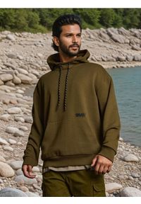 Sinsay - Bluza hoodie z wysokim kołnierzem - khaki. Kolor: brązowy