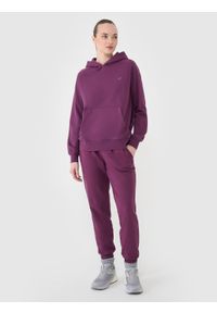 4f - 4F Spodnie dresowe joggery damskie - fioletowe XS. Kolor: fioletowy. Materiał: dresówka. Wzór: ze splotem, gładki #1
