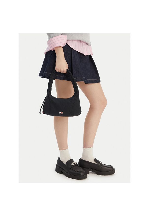 Torebka Tommy Jeans. Kolor: czarny. Styl: casual