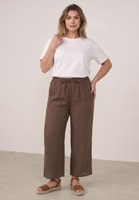 Born2be - Brązowe Spodnie Casual Szerokie ze Sznurkiem i Gumką w Pasie Caeena. Okazja: na co dzień. Kolekcja: plus size. Kolor: brązowy. Długość: długie. Styl: casual #8