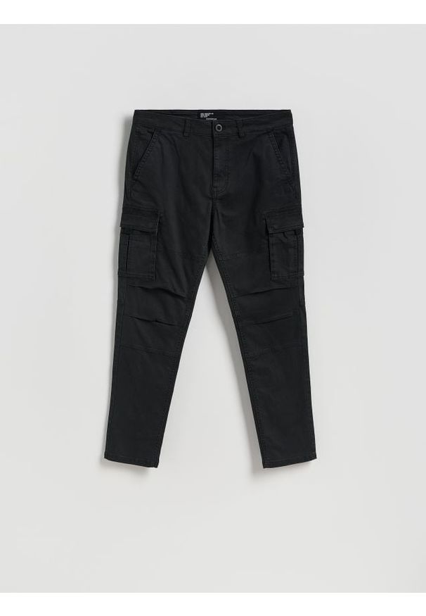 Reserved - Spodnie cargo slim fit - czarny. Kolor: czarny. Materiał: tkanina, bawełna