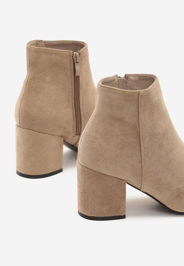 Born2be - Beżowe Botki Sleekness. Nosek buta: okrągły. Zapięcie: zamek. Kolor: beżowy. Szerokość cholewki: normalna. Wzór: gładki. Obcas: na słupku