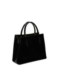 Kazar - Elegancka lakierowana torebka z brelokiem. Kolor: czarny. Dodatki: z breloczkiem. Materiał: lakierowane, skórzane. Styl: elegancki. Rodzaj torebki: do ręki #5