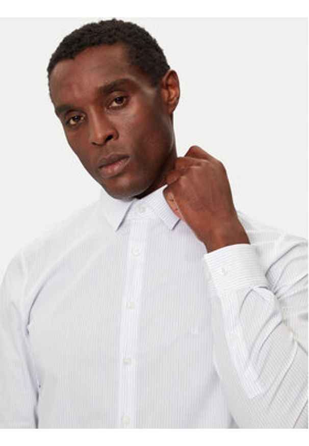 Calvin Klein Koszula K10K113537 Biały Slim Fit. Kolor: biały. Materiał: bawełna