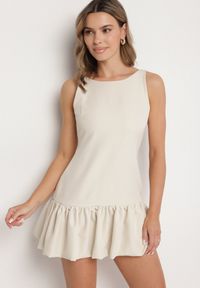 Born2be - Beżowy Taliowany Kombinezon z Falbanką Novenira. Kolor: beżowy. Styl: klasyczny, elegancki #5