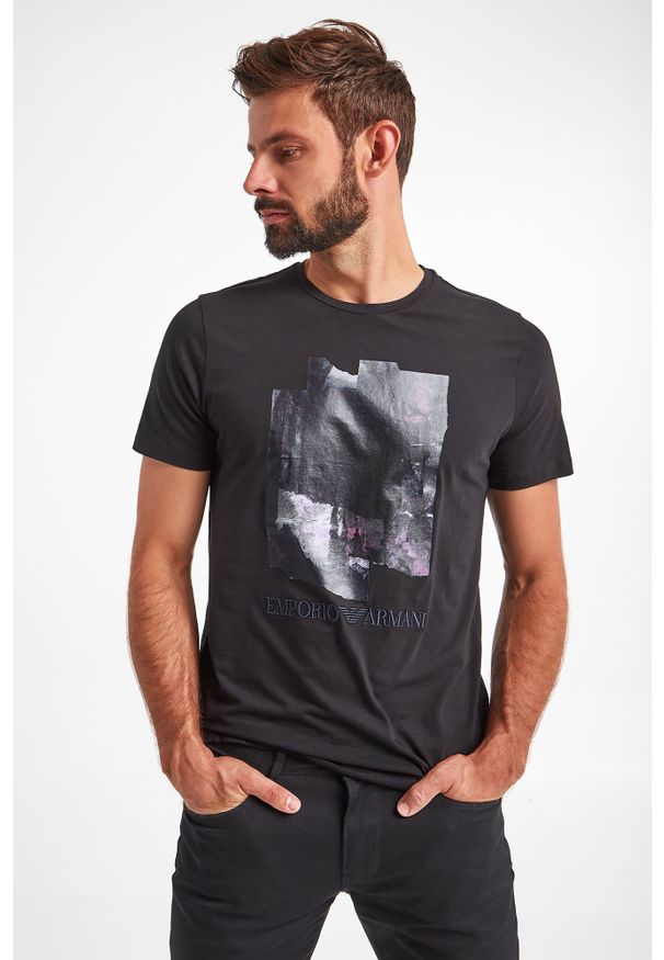 Emporio Armani - T-SHIRT EMPORIO ARMANI. Długość rękawa: krótki rękaw. Długość: krótkie. Wzór: haft, nadruk
