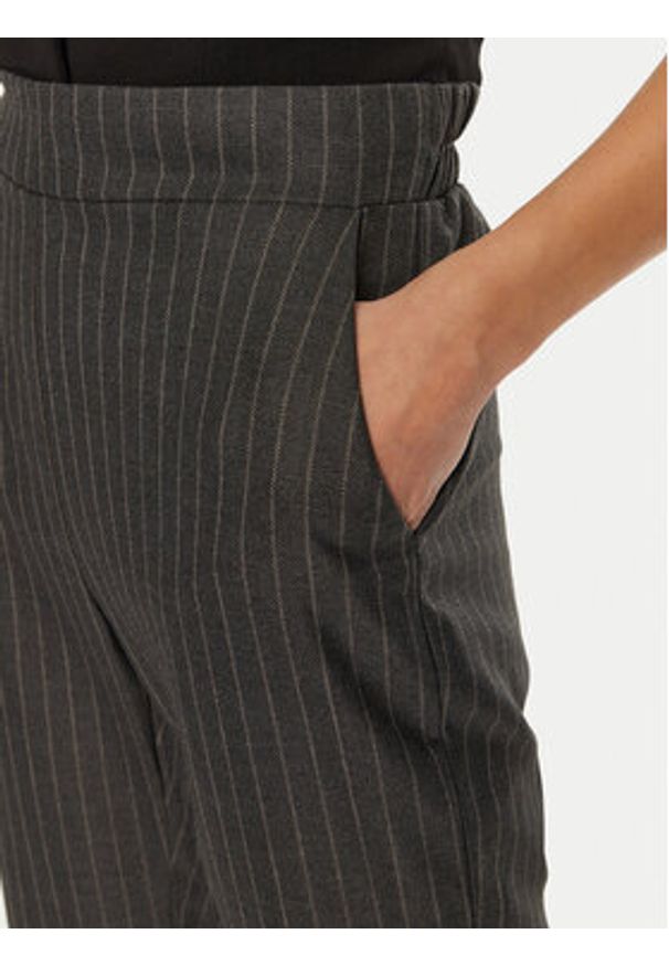 Maryley Spodnie materiałowe 24IB616/M11 Szary Regular Fit. Kolor: szary. Materiał: syntetyk