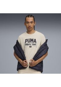 Puma - Męska koszulka z grafiką w uniwersyteckim stylu PUMA Alpine Snow White. Kolor: biały, wielokolorowy, beżowy. Sport: fitness