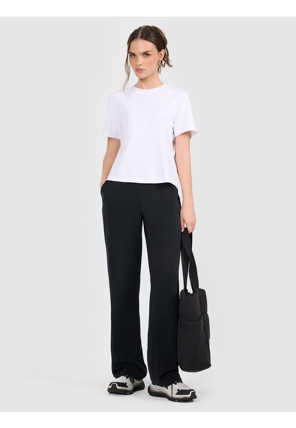 4f - 4F T-shirt regular gładki damski - biały M. Okazja: na co dzień. Kolor: biały. Materiał: dzianina, bawełna. Długość rękawa: krótki rękaw. Długość: krótkie. Wzór: gładki. Styl: casual