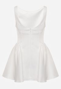Born2be - Biała Elegancka Sukienka o Rozkloszowanym Kroju Bez Rękawów Eupene. Okazja: na co dzień. Kolor: biały. Długość rękawa: bez rękawów. Typ sukienki: rozkloszowane, proste. Styl: elegancki #8