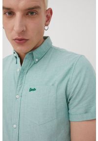 Superdry koszula bawełniana męska kolor zielony regular z kołnierzykiem button-down. Typ kołnierza: button down. Kolor: zielony. Materiał: bawełna. Długość rękawa: krótki rękaw. Długość: krótkie