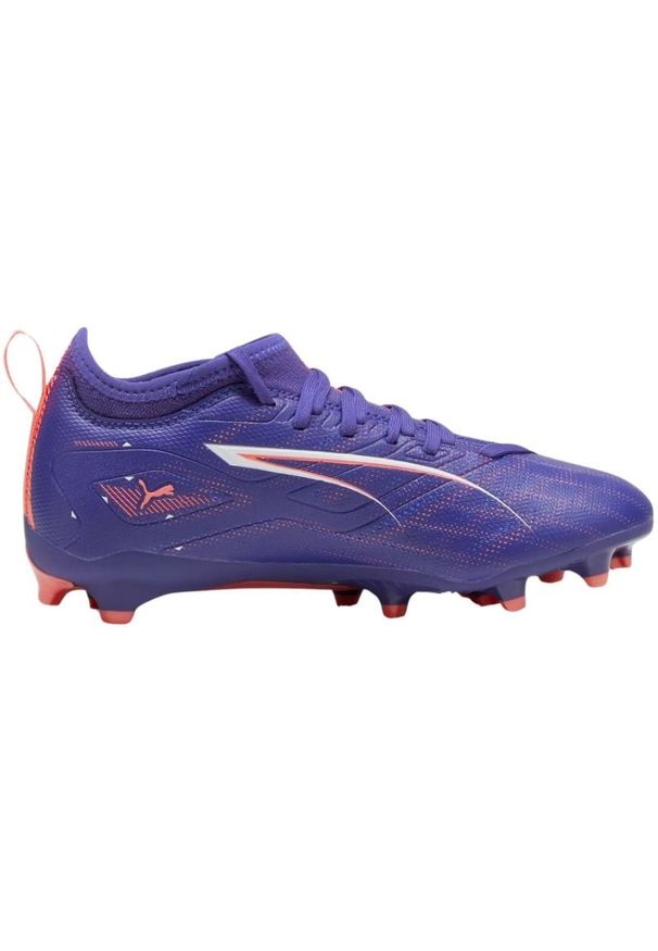 Buty Puma Ultra 5 Match FG/AG 108096 01 fioletowe. Zapięcie: sznurówki. Kolor: fioletowy. Materiał: włókno, materiał. Szerokość cholewki: normalna. Sport: piłka nożna