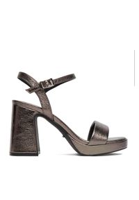 Sandały DeeZee. Kolor: srebrny #1