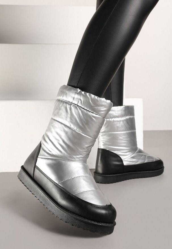 Born2be - Srebrne Płaskie Śniegowce z Pikowaną Cholewką Kariti. Okazja: na co dzień, na spacer. Kolor: srebrny. Szerokość cholewki: normalna. Sezon: zima. Obcas: na płaskiej podeszwie. Styl: casual