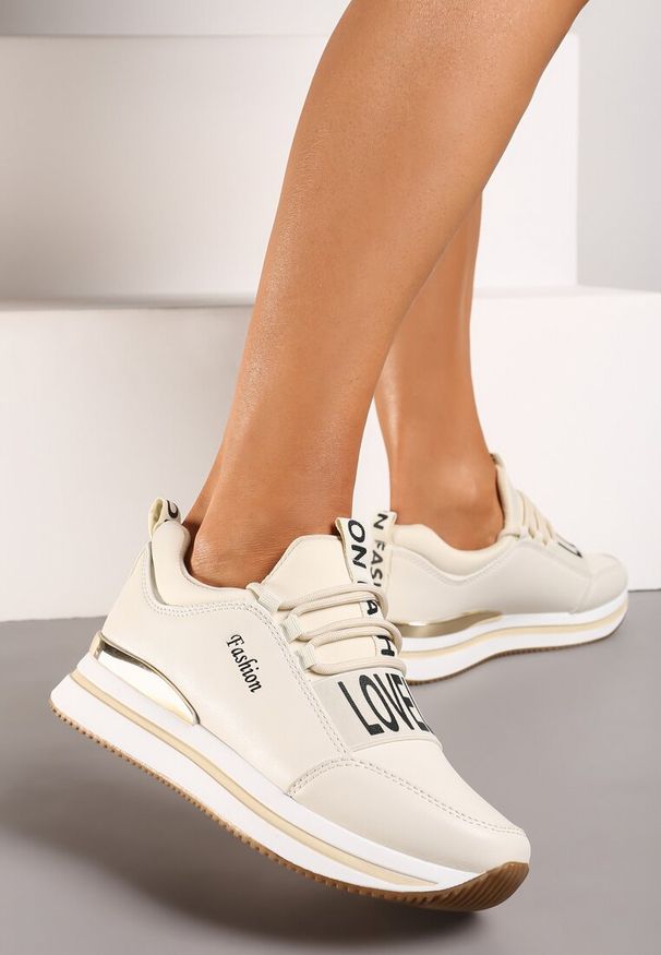 Renee - Beżowe Wsuwane Sznurowane Sneakersy na Platformie Aplemia. Nosek buta: okrągły. Zapięcie: bez zapięcia. Kolor: beżowy. Materiał: materiał. Obcas: na platformie. Wysokość obcasa: niski