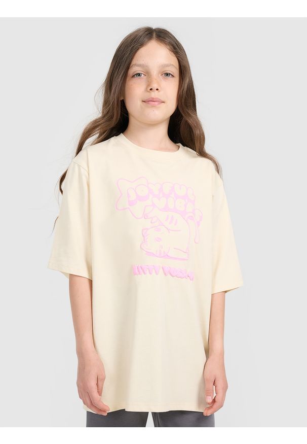 4f - 4F T-shirt oversize z nadrukiem dziewczęcy - beżowy 164 (13-14 lat). Okazja: na co dzień. Kolor: beżowy. Materiał: bawełna, jersey. Wzór: nadruk. Sezon: lato. Styl: klasyczny, casual, sportowy