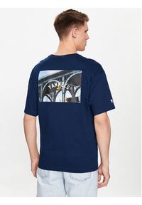 Champion T-Shirt 218923 Granatowy Relaxed Fit. Kolor: niebieski. Materiał: bawełna
