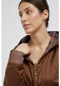 Guess kurtka dwustronna damska kolor brązowy z kapturem wzorzysta. Typ kołnierza: kaptur. Kolor: brązowy #6