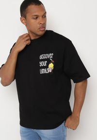 Born2be - Czarna Bawełniana Koszulka T-shirt z Krótkim Rękawem z Nadrukiem na Plecach i Przodzie Civia. Okazja: na spotkanie biznesowe, do pracy, na co dzień. Kolor: czarny. Materiał: bawełna. Długość rękawa: krótki rękaw. Długość: krótkie. Wzór: nadruk. Styl: klasyczny, biznesowy, casual #7
