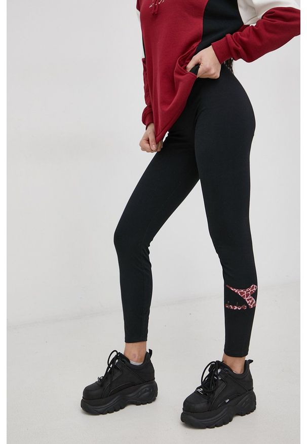 Diadora Legginsy damskie kolor czarny z nadrukiem. Stan: podwyższony. Kolor: czarny. Materiał: bawełna. Wzór: nadruk