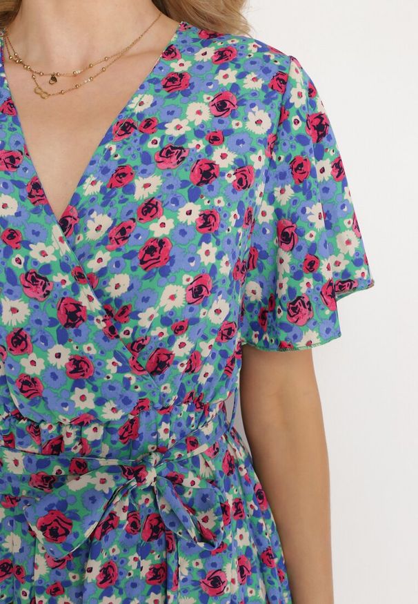 Born2be - Niebieska Rozkloszowana Sukienka z Gumką w Talii z Dodatkowym Paskiem Ellandera. Okazja: na co dzień. Typ kołnierza: dekolt w kształcie V. Kolor: niebieski. Długość rękawa: krótki rękaw. Typ sukienki: proste. Styl: casual