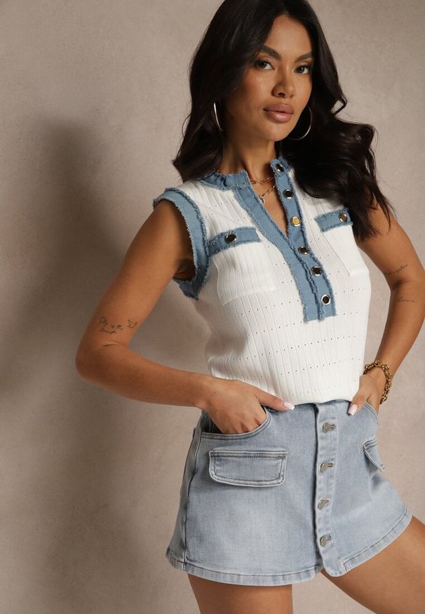 Renee - Biała Bluzka z Wiskozą i Ozdobnymi Guzikami Natisenia. Okazja: na co dzień. Kolor: biały. Materiał: wiskoza. Sezon: wiosna. Styl: casual