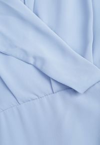 Born2be - Niebieska Sukienka Tryphala. Typ kołnierza: dekolt w kształcie V. Kolor: niebieski. Materiał: tkanina. Długość rękawa: długi rękaw. Wzór: jednolity, gładki, aplikacja. Typ sukienki: kopertowe. Styl: klasyczny. Długość: mini #7