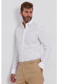 Calvin Klein Jeans Koszula J30J319065.4890 męska kolor biały slim z kołnierzykiem klasycznym. Typ kołnierza: kołnierzyk klasyczny. Kolor: biały. Materiał: tkanina. Długość rękawa: długi rękaw. Długość: długie. Wzór: gładki. Styl: klasyczny #2