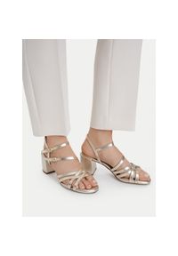 Sandały Clarks. Kolor: złoty #1