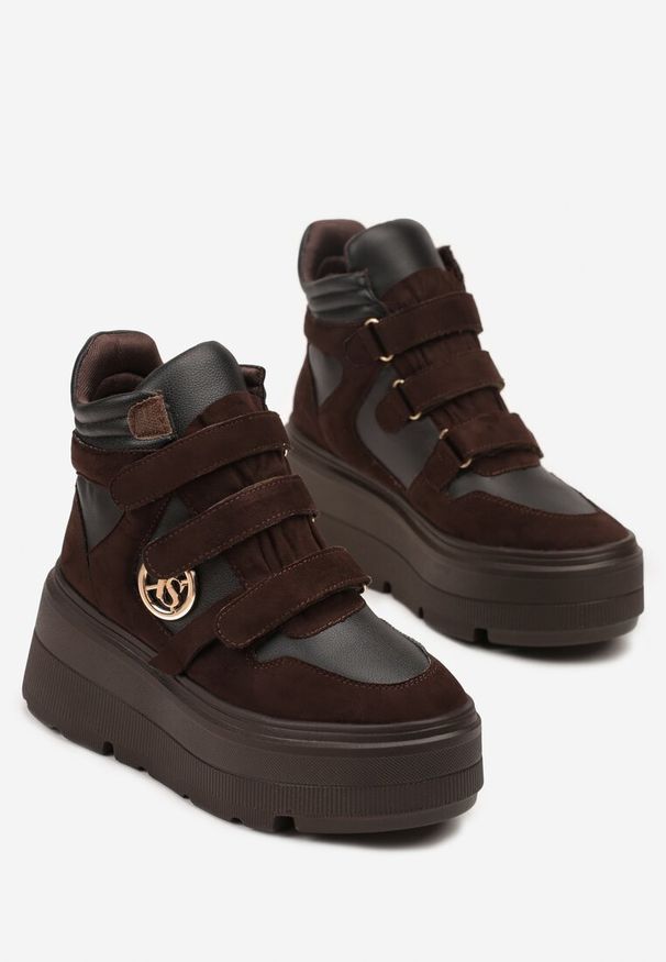 Renee - Brązowe Botki Sneakersy Vices na Platformie w Stylu Y2K Gelira. Okazja: na co dzień. Zapięcie: rzepy. Kolor: brązowy. Materiał: jeans. Wzór: aplikacja. Sezon: lato. Obcas: na platformie