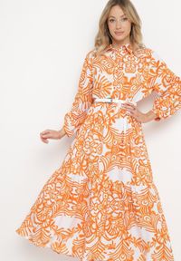 Born2be - Pomarańczowa Długa Sukienka Rozkloszowana w Ornamentalny Wzór z Falbanką Ariantise. Okazja: na co dzień. Kolor: pomarańczowy. Materiał: skóra. Sezon: lato. Styl: klasyczny, casual, elegancki. Długość: maxi #5
