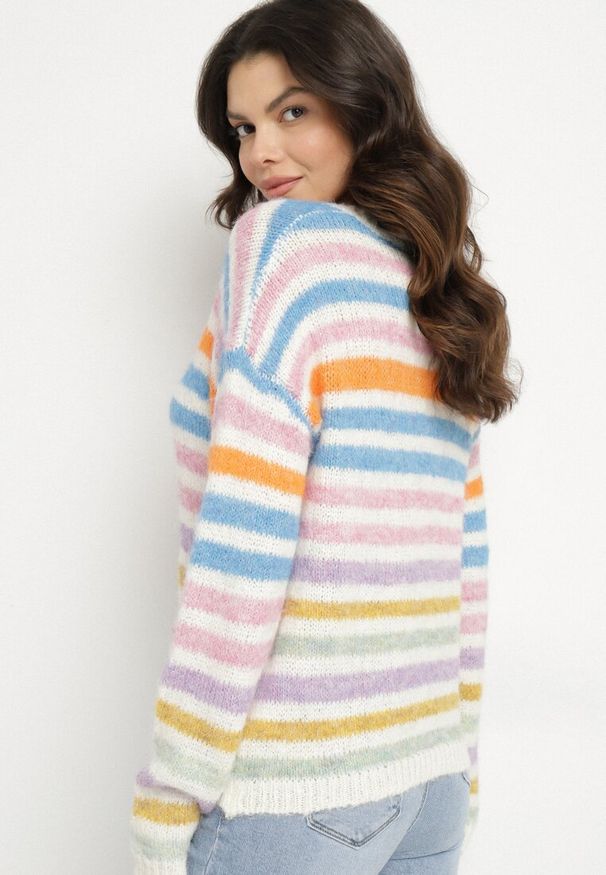 Born2be - Niebieski Sweter w Kolorowe Paski z Wełną Amleva. Okazja: na co dzień. Kolor: niebieski. Materiał: wełna. Długość rękawa: długi rękaw. Długość: długie. Wzór: paski, kolorowy. Styl: elegancki, casual