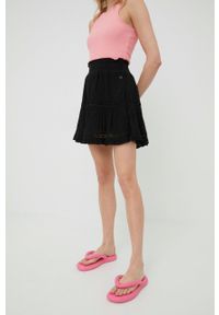 Superdry spódnica kolor czarny mini rozkloszowana. Kolor: czarny. Materiał: tkanina