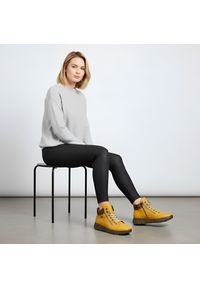 Żółte Botki Rieker Ocieplane Buty Damskie. Okazja: na co dzień. Zapięcie: sznurówki. Kolor: żółty. Materiał: dzianina. Wzór: kolorowy. Sezon: zima, jesień. Styl: elegancki, casual #3
