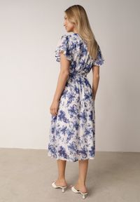 Born2be - Niebieska Kopertowa Sukienka w Kwiaty z Wiązanym Paskiem i Brokatem Hilingea. Okazja: na imprezę, do pracy, na co dzień. Kolor: niebieski. Wzór: kwiaty. Typ sukienki: kopertowe. Styl: casual, elegancki. Długość: midi #8