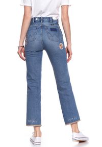 Wrangler - WRANGLER RETRO STRAIGHT BURNING GIRL W238GF11X. Wzór: aplikacja. Styl: retro #5