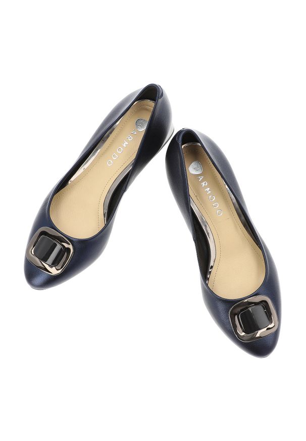 Granatowe Czółenka Armodo Eleganckie Obuwie Damskie Premium. Nosek buta: okrągły. Zapięcie: klamry. Kolor: niebieski. Materiał: syntetyk, skóra, materiał. Obcas: na obcasie. Styl: elegancki. Wysokość obcasa: średni