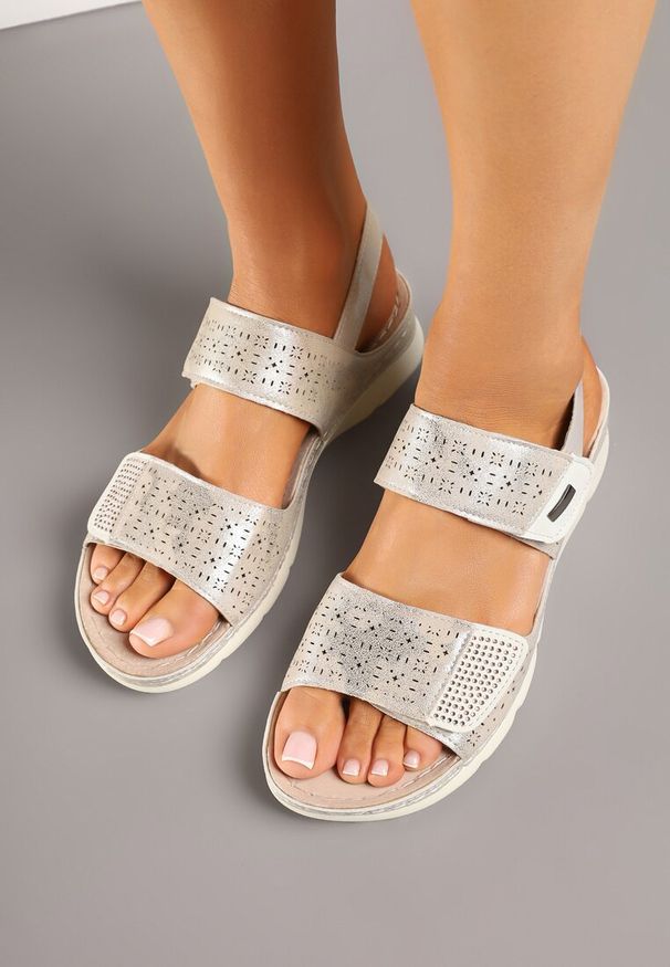 Born2be - Złote Sandały ze Skórzaną Wkładką i Cyrkoniami Faladrela. Okazja: na spacer. Zapięcie: rzepy. Kolor: złoty. Materiał: skóra. Sezon: lato. Styl: sportowy