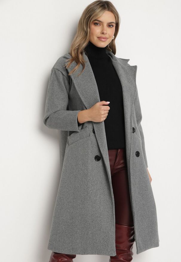 Born2be - Szary Płaszcz Dwurzędowy Wiązany Vepha. Okazja: na wesele, na co dzień, na ślub cywilny. Kolor: szary. Materiał: jeans, tkanina, poliester. Długość: długie. Wzór: aplikacja. Sezon: wiosna, jesień. Styl: wizytowy, klasyczny, sportowy, casual