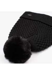Wittchen - Damska czapka o splocie bąbelkowym z pomponem czarna. Kolor: czarny. Materiał: akryl. Wzór: ze splotem. Sezon: zima. Styl: elegancki, sportowy #3