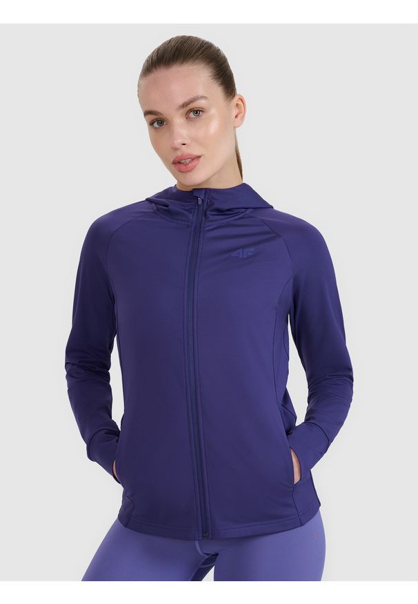 4f - 4F Bluza treningowa regular szybkoschnąca damska - granatowa S. Okazja: na co dzień. Typ kołnierza: kaptur. Kolor: niebieski. Materiał: elastan, materiał, włókno, dzianina, syntetyk. Długość rękawa: raglanowy rękaw. Wzór: ze splotem, gładki, jednolity. Styl: casual, sportowy. Sport: fitness