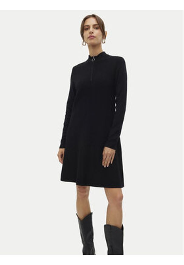 Vero Moda Sukienka dzianinowa Nancy 10309303 Czarny Loose Fit. Kolor: czarny. Materiał: syntetyk