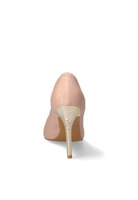 Arturo Vicci - Czółenka różowe holograficzne peep toe. Nosek buta: otwarty. Kolor: różowy. Materiał: skóra ekologiczna. Obcas: na obcasie. Styl: wizytowy. Wysokość obcasa: średni #3