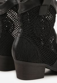 Renee - Czarne Botki Kowbojki na Stożku z Ażurową Cholewką z Haftem Isarna. Okazja: na co dzień. Kolor: czarny. Materiał: jeans. Szerokość cholewki: normalna. Wzór: ażurowy, haft. Obcas: na stożku. Styl: casual, klasyczny, boho. Wysokość obcasa: średni #7